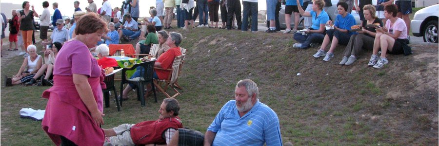 Die eindpunt van die jaarlikse Skemerstap is beslis die lekkerste met smaaklike verversings wat op die stappers wag.  (Argieffoto: Gansbaai Courant)